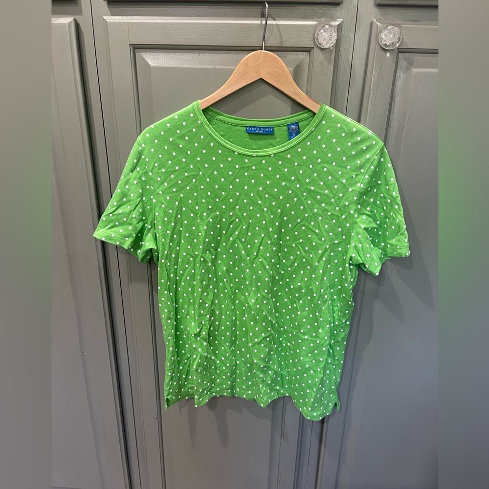 Karen Scott women’s shirt size medium